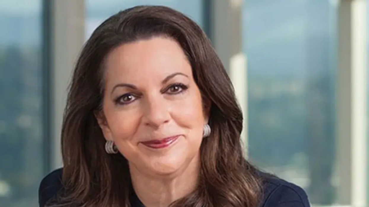 I thanë nuk do të bëhesh kurrë shefe, ajo u kthye dhe e bleu të gjithë kompaninë