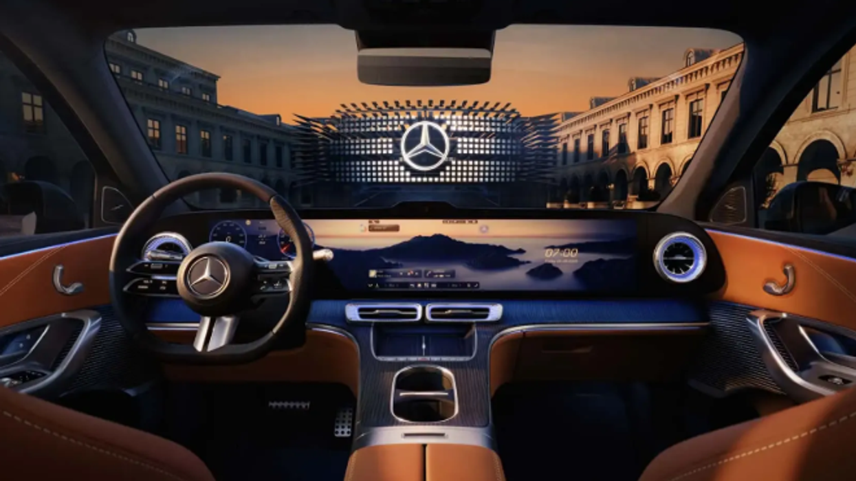 Mercedes vjen me një panel kontrolli gjigant