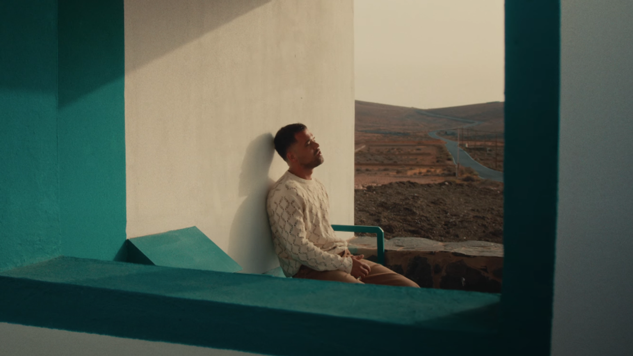 Yll Limani publikon këngën e re "Prite"