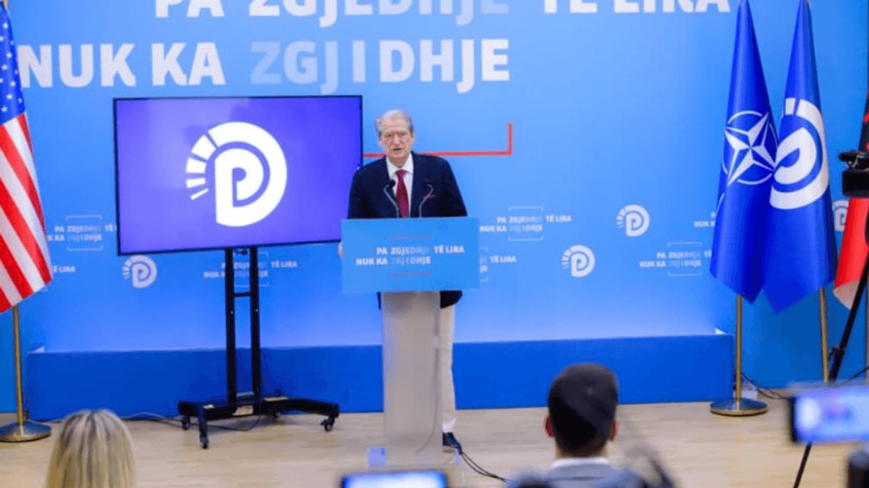 Batutat me Macron për Trumpin, Berisha: Tallje me Presidentin e SHBA, shërbimi më i keq që i bëhet Shqipërisë