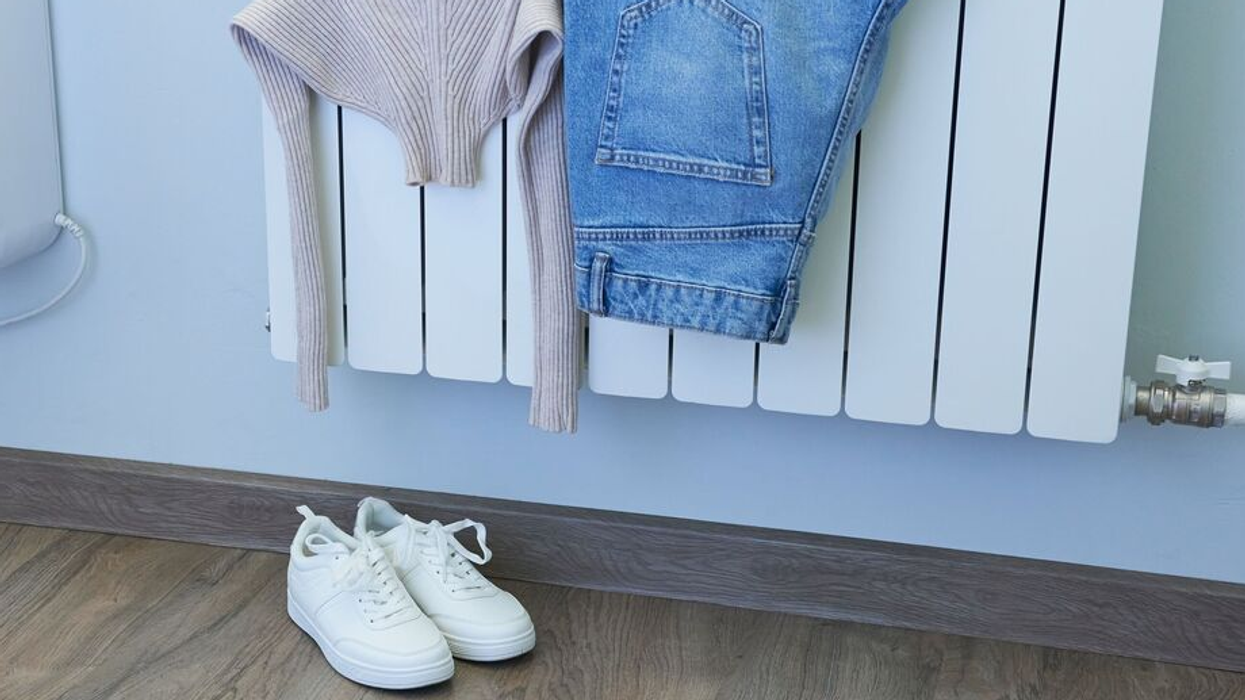 Pse nuk duhet të thani rrobat mbi ngrohëse në dimër?