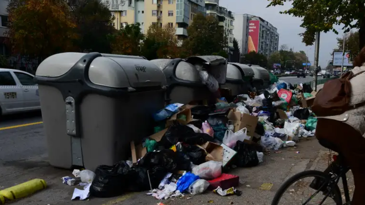 Grindjet partiake vazhdojnë, mbeturinat në Shkup mbeten