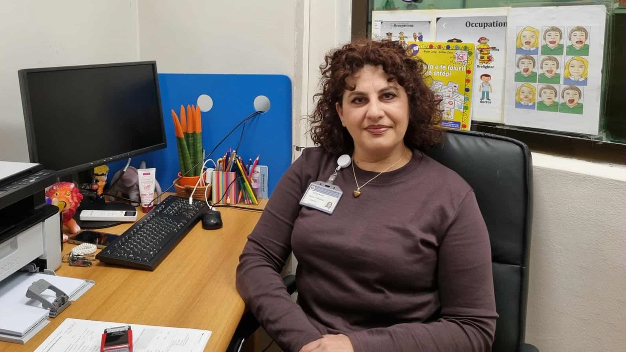 Zhvillimi i të folurit dhe gjuhës – Fazat e zhvillimit dhe roli i logopedisë