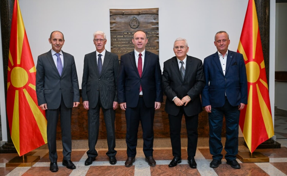 Gashi në takim me ish-kryetarët e Kuvendit, propozohet krijimi i këshillit joformal për shkëmbim të ideve