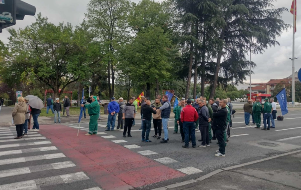 Punonjësit e “Parqe dhe Gjelbërime” vazhdojnë me protestat, asgjë nga pagesa për pagën e shtatorit