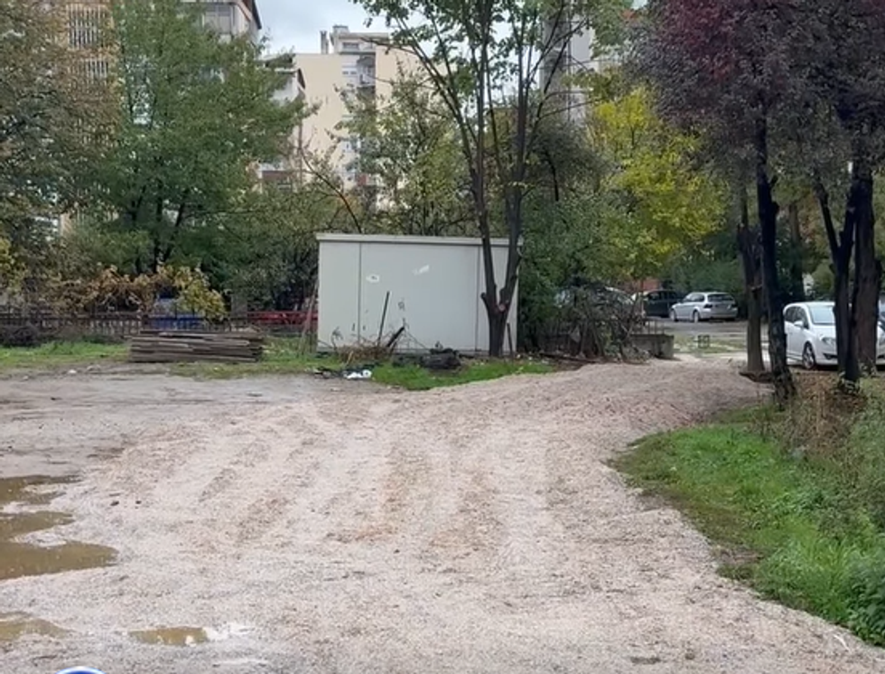 Banorët kundër ndërtimit të ri në Tetovë, frikë se ndërtesa e re do të mbyllë rrugën dhe t’ua zërë dritaret