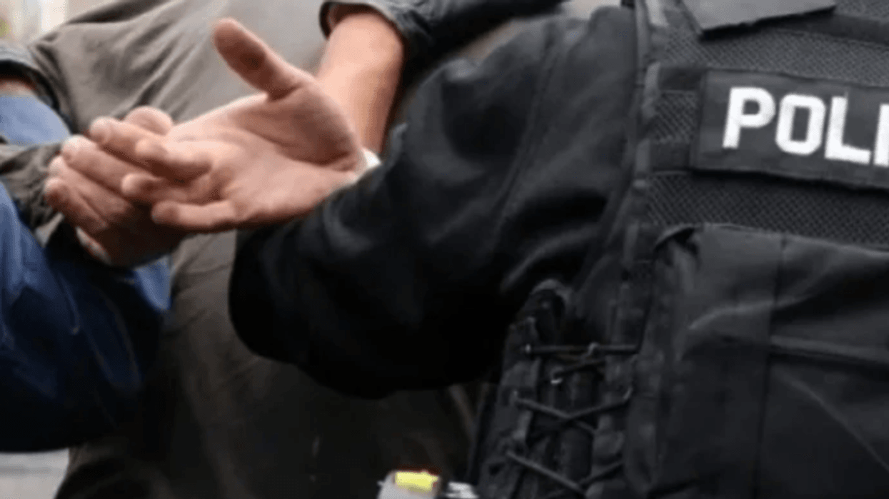 Një person ndalohet në Leposaviq, tre persona raportojnë se u sulmuan fizikisht dhe iu dëmtua vetura Një person ndalohet në Leposaviq, tre persona raportojnë se u sulmuan fizikisht dhe iu dëmtua vetura