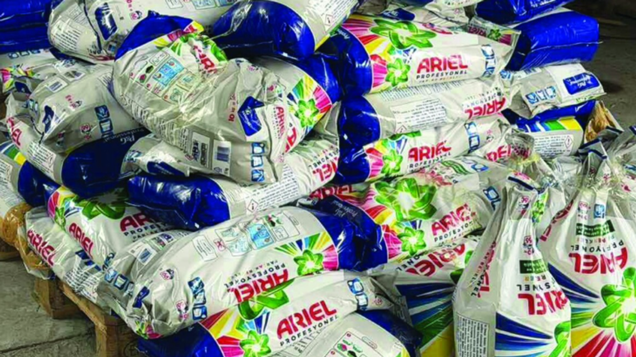 Dogana e Maqedonisë konfiskon dy tonë detergjent të falsifikuar