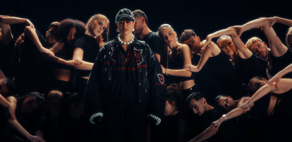 Dafina Zeqiri publikon këngën e re “Merri”