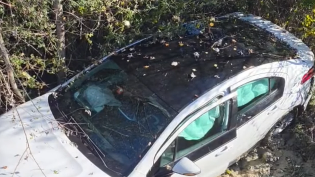 Aksident në aksin Lushnje-Berat, makina del nga rruga dhe përfundon në kanal