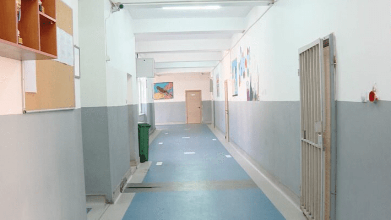 Vazhdojnë hetimet për rrahjen brutale në shkollën e Sarajit, kërkohet bashkëpunim më i madh për parandalimin e dhunës Vazhdojnë hetimet për rrahjen brutale në shkollën e Sarajit, kërkohet bashkëpunim më i madh për parandalimin e dhunës