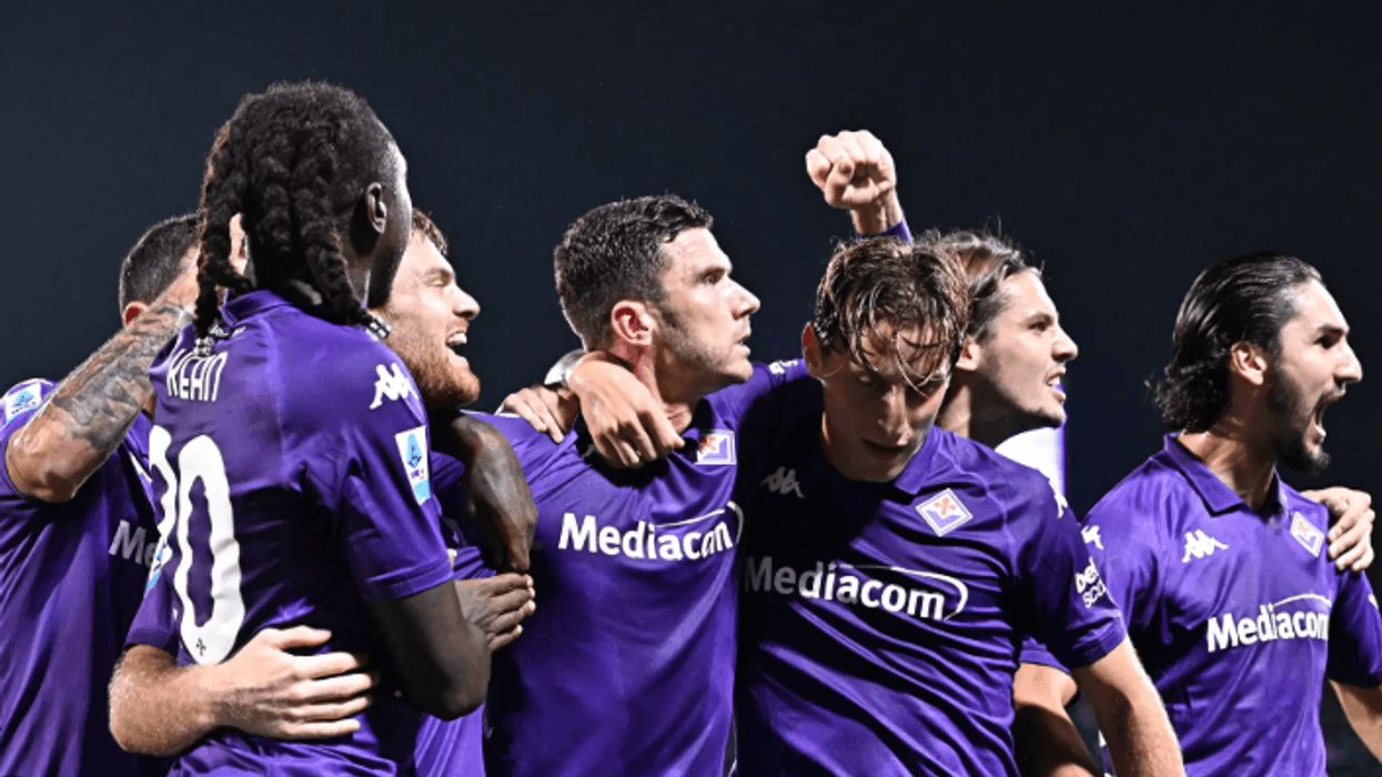 Fiorentina në rrezik për rënie në Serie B: Historia tregon se as Batistuta dhe Laudrup nuk e shpëtuan skuadrën në 1992/93 Fiorentina në rrezik për rënie në Serie B: Historia tregon se as Batistuta dhe Laudrup nuk e shpëtuan skuadrën në 1992/93