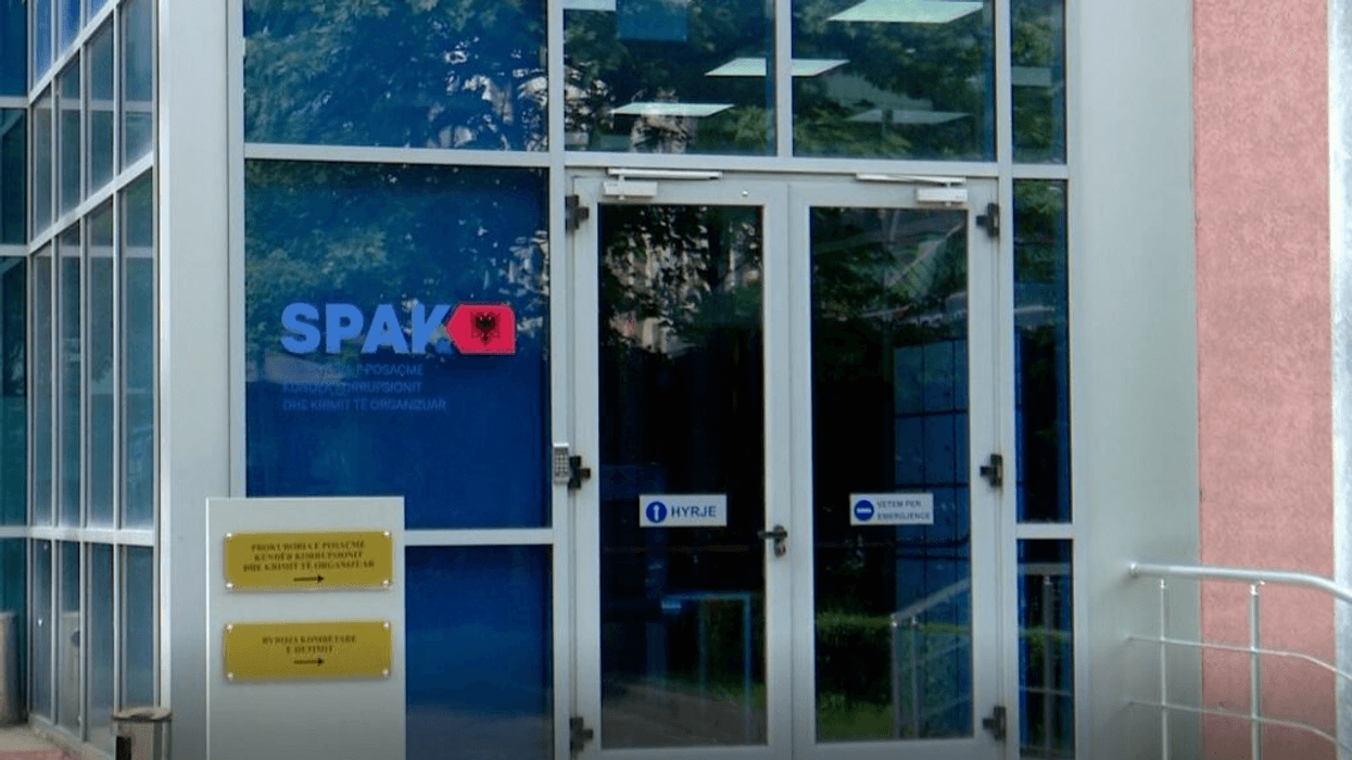 Hetimi i SPAK për tenderët e AKSHI-t, arrest shtëpie për drejtoreshën Karçanaj Hetimi i SPAK për tenderët e AKSHI-t, arrest shtëpie për drejtoreshën Karçanaj
