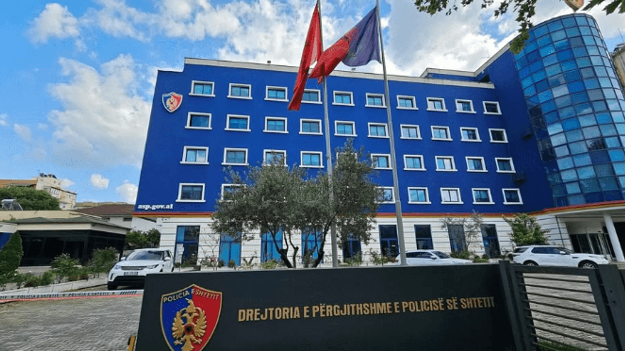 Dhunoi rëndë bashkëjetuesen e tij shtatzënë, 24-vjeçari shqiptar arrestohet në Serbi Dhunoi rëndë bashkëjetuesen e tij shtatzënë, 24-vjeçari shqiptar arrestohet në Serbi