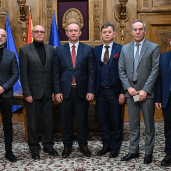 Gashi nënshkruan marrëveshje kolektive me sindikatat e pesë universiteteve publike Gashi nënshkruan marrëveshje kolektive me sindikatat e pesë universiteteve publike