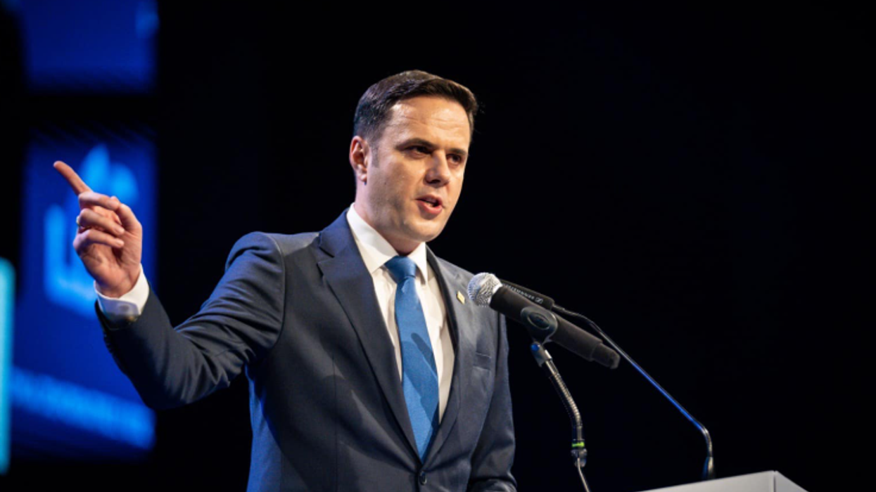 Abdixhiku sot në Gjakovë, Rahovec dhe Malishevë - prezanton programin politik të LDK-së