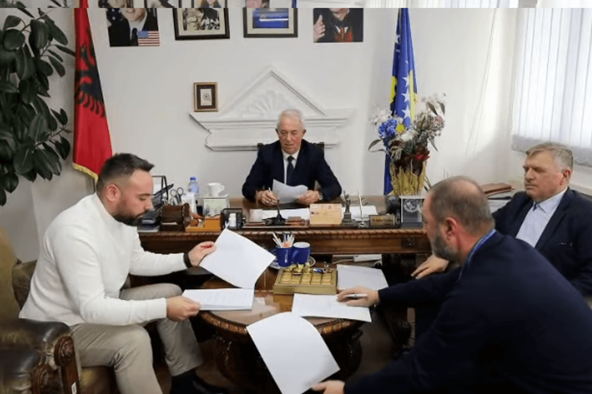 Komuna e Dragashit nënshkruan memorandum për menaxhimin e pyllëzimeve në Restelicë Komuna e Dragashit nënshkruan memorandum për menaxhimin e pyllëzimeve në Restelicë