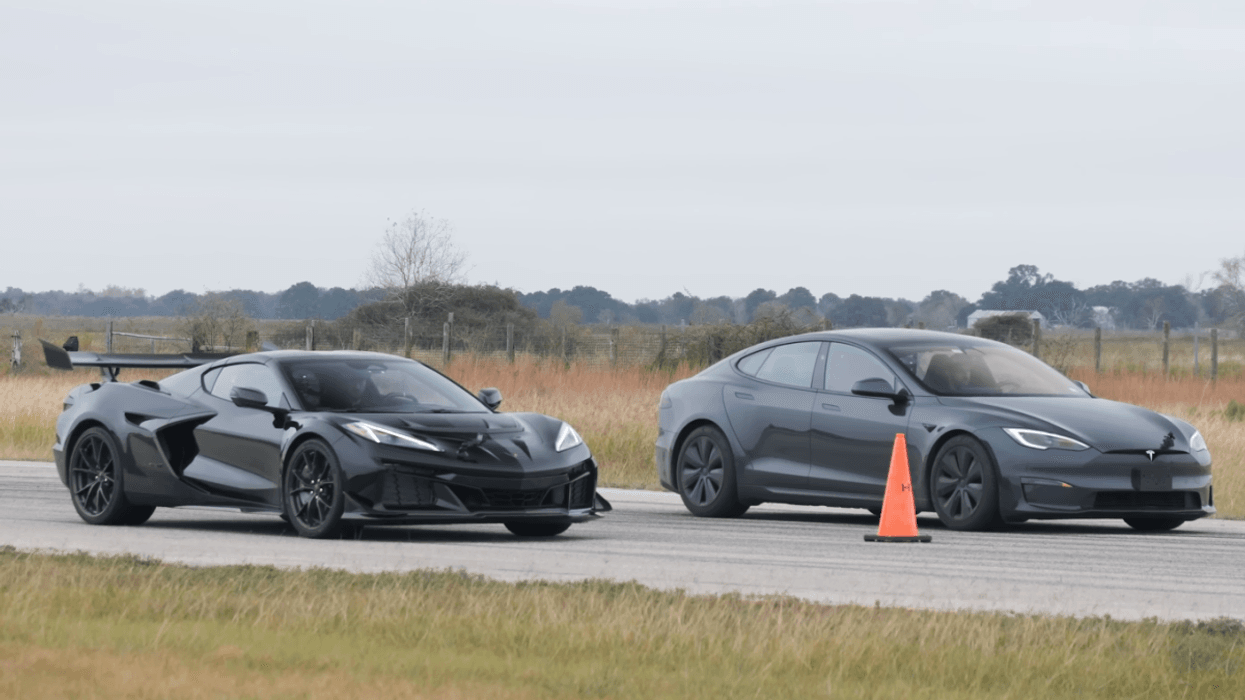 Tesla Model S Plaid vs Chevrolet Corvette ZR1, kush është më i forti? Tesla Model S Plaid vs Chevrolet Corvette ZR1, kush është më i forti?