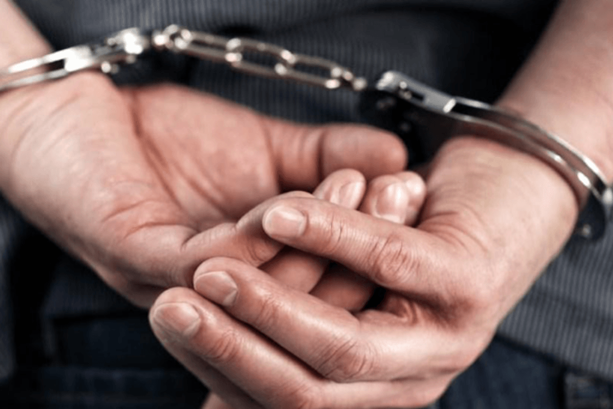 Deklaroi rrejshëm që zyrtarë të ARBK-së i kishin kërkuar ryshfet, arrestohet i dyshuari në Prishtinë Deklaroi rrejshëm që zyrtarë të ARBK-së i kishin kërkuar ryshfet, arrestohet i dyshuari në Prishtinë