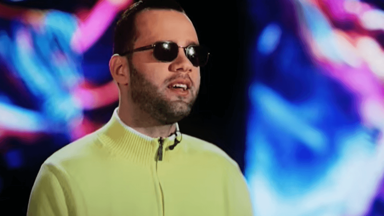 “Humba shikimin kur isha shumë i vogël për ta njohur botën me sytë e mi”, Stenaldo Mëhilli, banori i verbër që iu bashkua BBVA-së emocionin me klipin prezantues “Humba shikimin kur isha shumë i vogël për ta njohur botën me sytë e mi”, Stenaldo Mëhilli, banori i verbër që iu bashkua BBVA-së emocionin me klipin prezantues