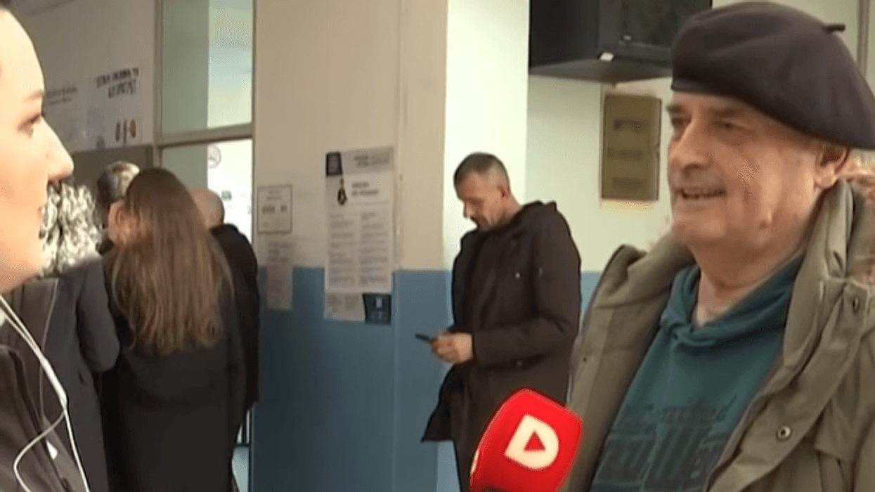 Në moshën 71-vjeçare voton për herë të parë qytetari nga Vrella e Istogut Në moshën 71-vjeçare voton për herë të parë qytetari nga Vrella e Istogut