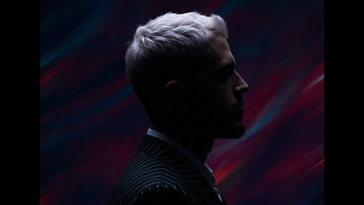 Bardhi publikon pesë këngë nga albumi i tij i ri “Terapi”