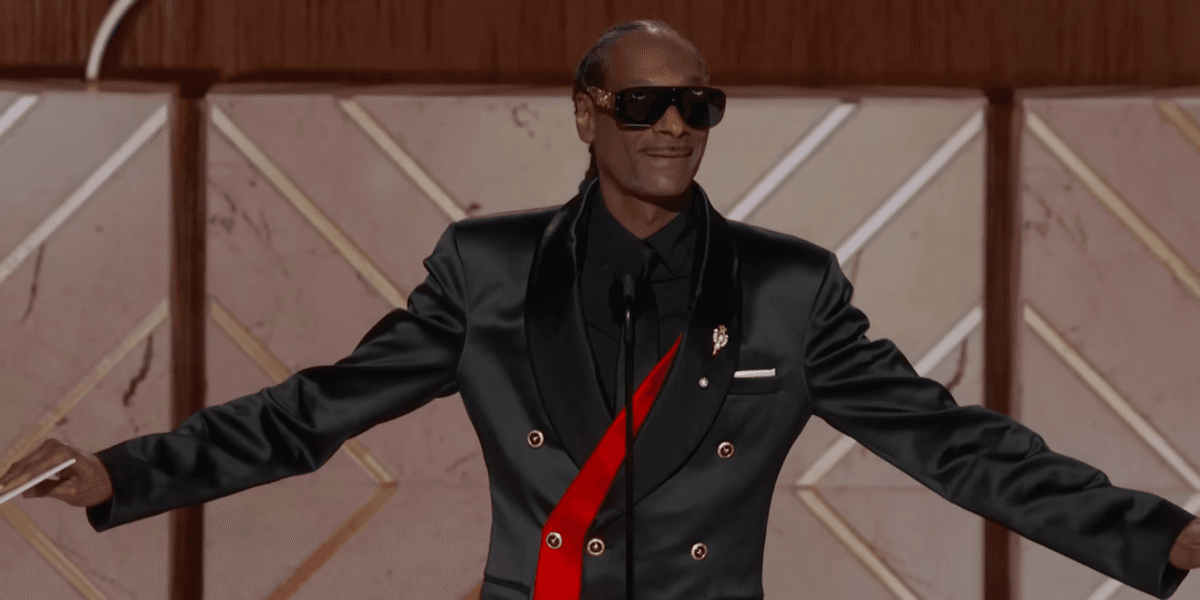 Snoop Dogg shau dhe i bëri të gjithë të qeshnin në Golden Globes - iu desh të censuronte fjalimin e tij Snoop Dogg shau dhe i bëri të gjithë të qeshnin në Golden Globes - iu desh të censuronte fjalimin e tij