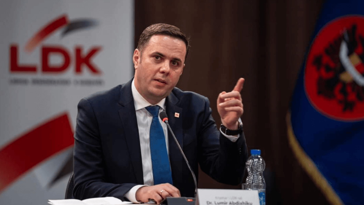 Analistët kritikojnë Abdixhikun për gjuhën e ashpër: Reagim i panevojshëm dhe jo demokratik Analistët kritikojnë Abdixhikun për gjuhën e ashpër: Reagim i panevojshëm dhe jo demokratik