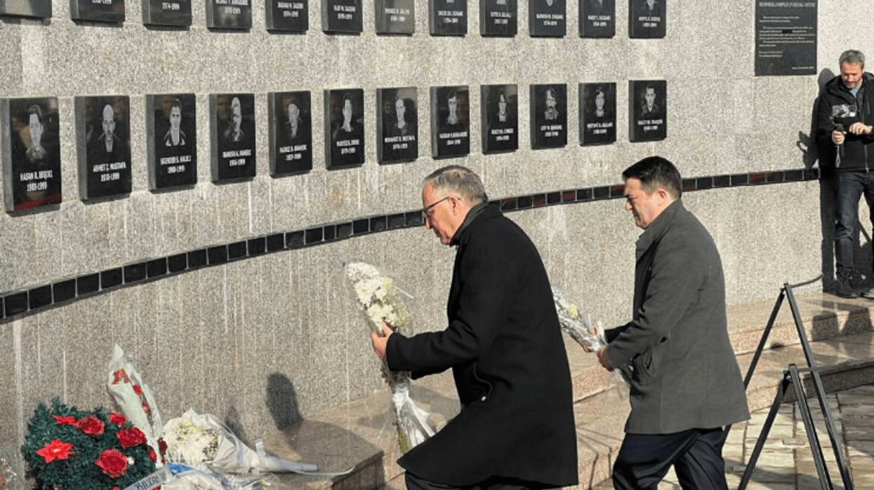 Hamza në Reçak: Liria jonë u ndërtua mbi sakrificën dhe gjakun e të rënëve Hamza në Reçak: Liria jonë u ndërtua mbi sakrificën dhe gjakun e të rënëve