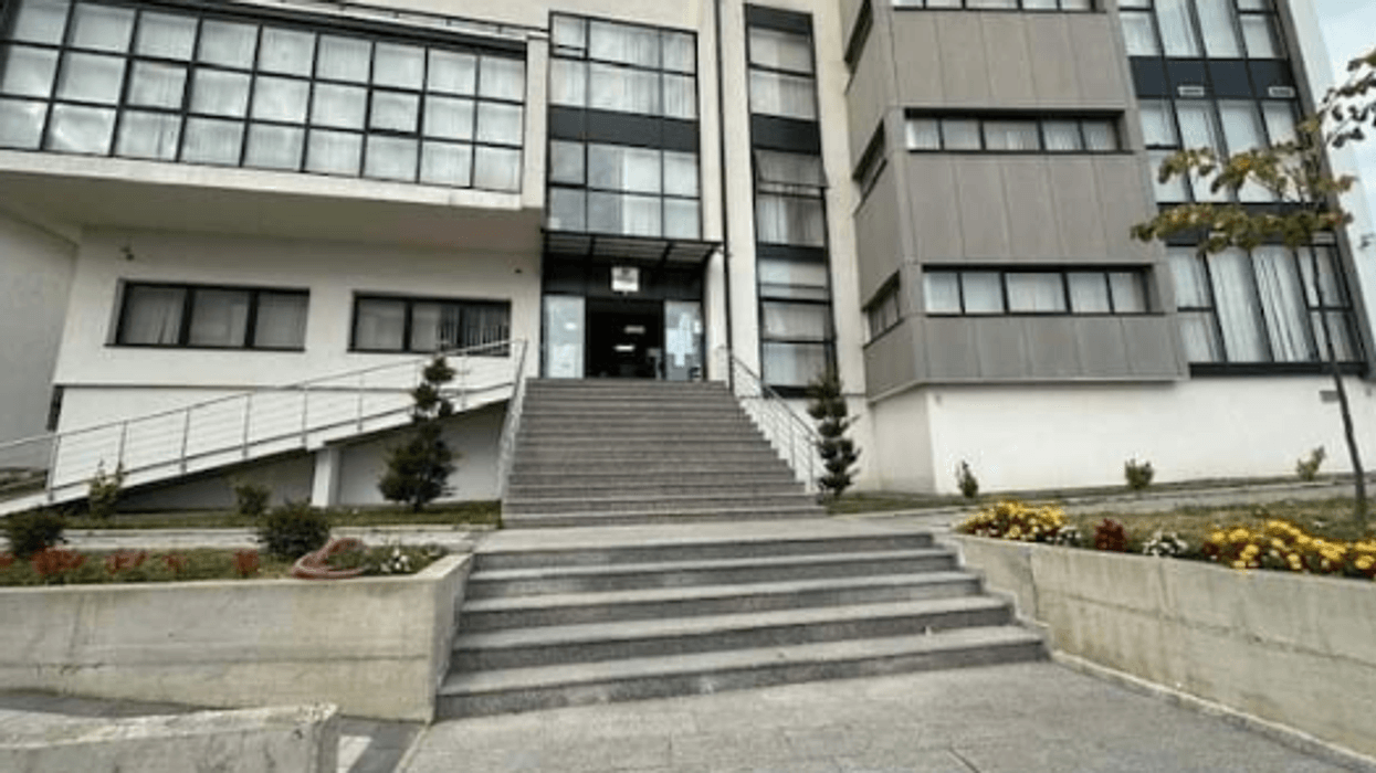 Aktakuzë ndaj të pandehurit të ekstraduar nga Shqipëria për kultivim të 1 mijë 592 bimëve narkotike Aktakuzë ndaj të pandehurit të ekstraduar nga Shqipëria për kultivim të 1 mijë 592 bimëve narkotike
