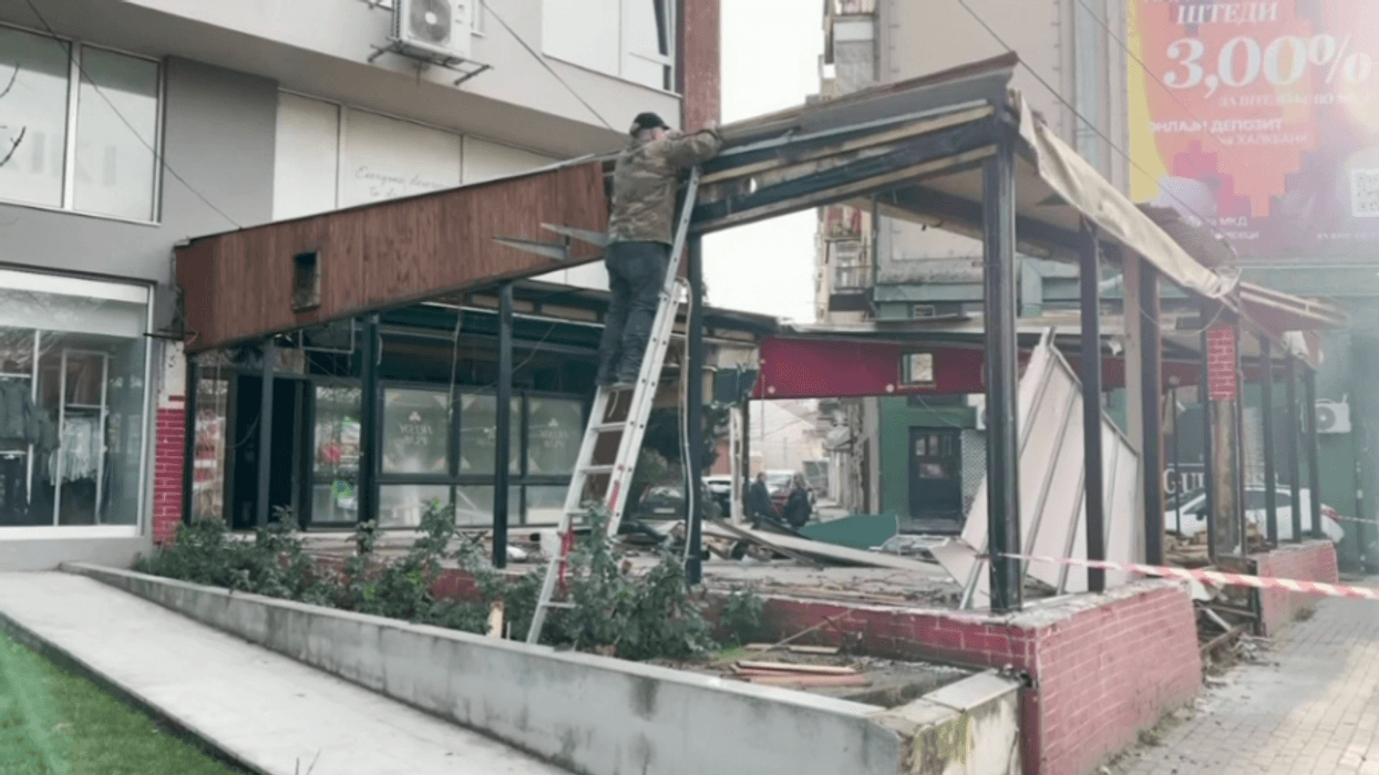 Vazhdon aksioni për largimin e objekteve ilegale në hapësirat publike në Kumanovë Vazhdon aksioni për largimin e objekteve ilegale në hapësirat publike në Kumanovë