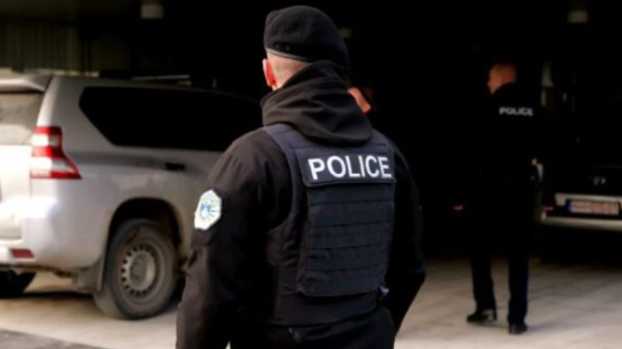 Kosova ekstradon për në Maqedoninë e Veriut një të kërkuar me urdhër ndërkombëtar