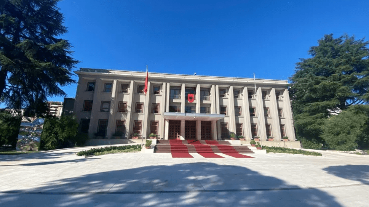 Veliaj padit institucionin e Presidentit të Republikës dhe prokurorin Ols Dado