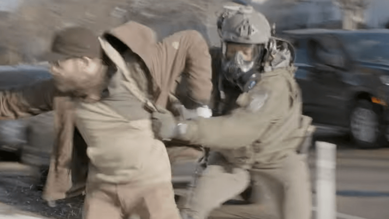 Pamje të reja të Alex Prettit 11 ditë para se të vritej - ai shkelmonte veturën e ICE