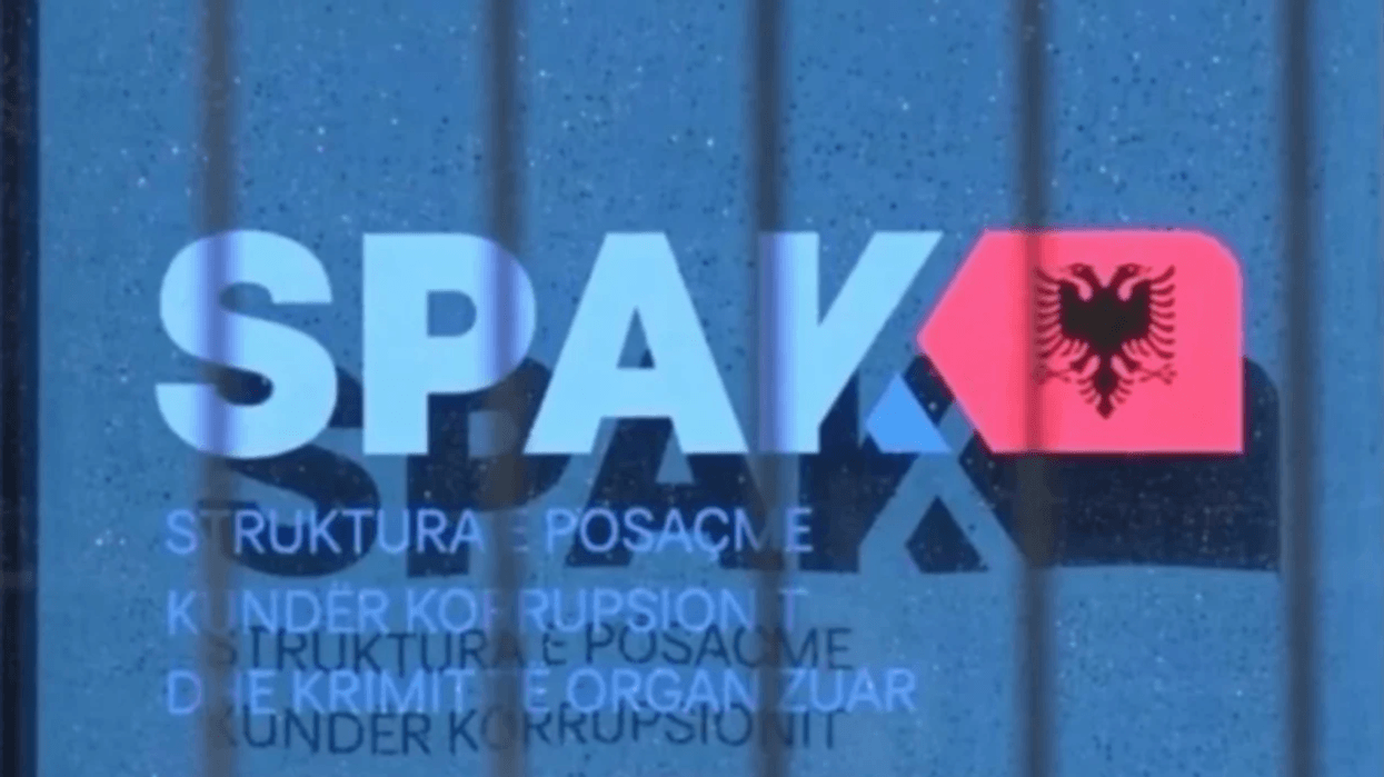 I morën mijëra euro të pandehurit, SPAK çon për gjykim dy ish-prokurorë të Sarandës I morën mijëra euro të pandehurit, SPAK çon për gjykim dy ish-prokurorë të Sarandës