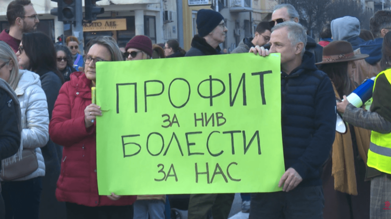 “Fitim për ta, sëmundje për ne", në Shkup u protestua për mbylljen e fabrikës së çimentos