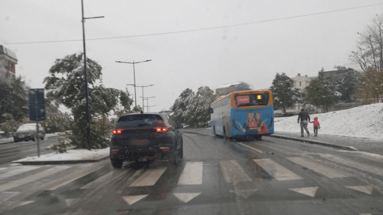 Komuna e Prishtinës apelon për kujdes të shtuar në trafik për shkak të temperaturave të ulëta