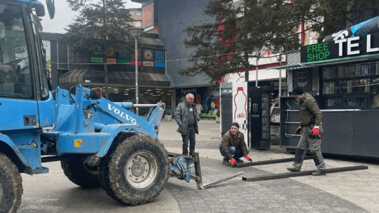 Komuna e Mitrovicës ripozicionon kiosqet në hapësira më funksionale dhe të favorshme për operatorët