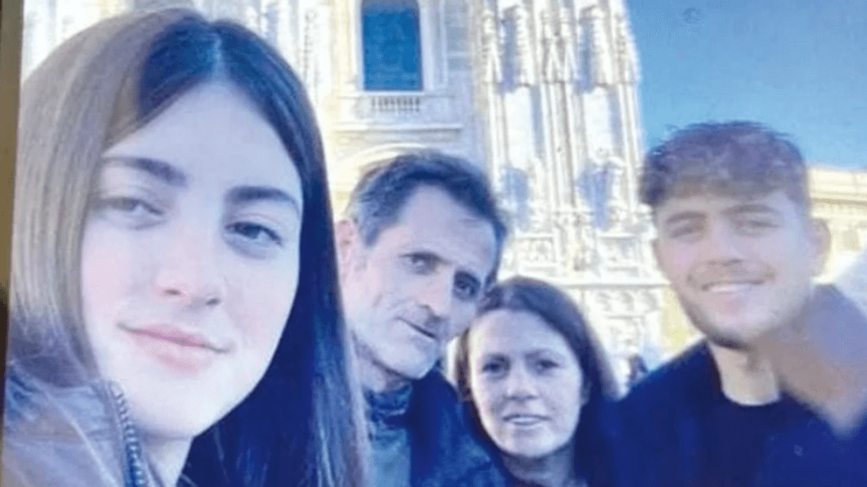 “Motra ime është e sëmurë”, tragjedia e familjes Kola në Itali! Djali ngatërroi dy shifrat e fundit kur lajmëroi ambulancën “Motra ime është e sëmurë”, tragjedia e familjes Kola në Itali! Djali ngatërroi dy shifrat e fundit kur lajmëroi ambulancën