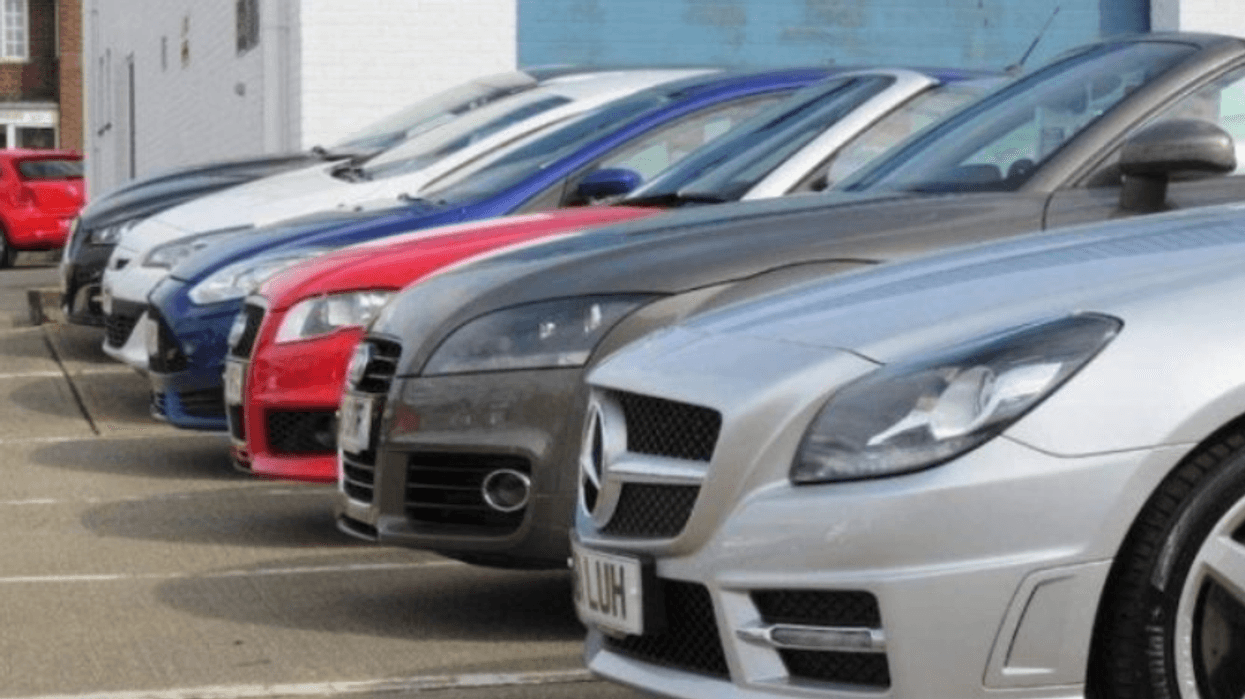 Nxirren në shitje automjetet e sekuestruara në Maqedoni - BMW, Porsche dhe Mercedes në ankand