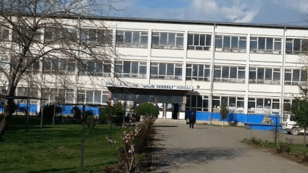 Ferizaj hedh poshtë përgjegjësinë për ish-shkollën “Gjon Serreçi” Ferizaj hedh poshtë përgjegjësinë për ish-shkollën “Gjon Serreçi”