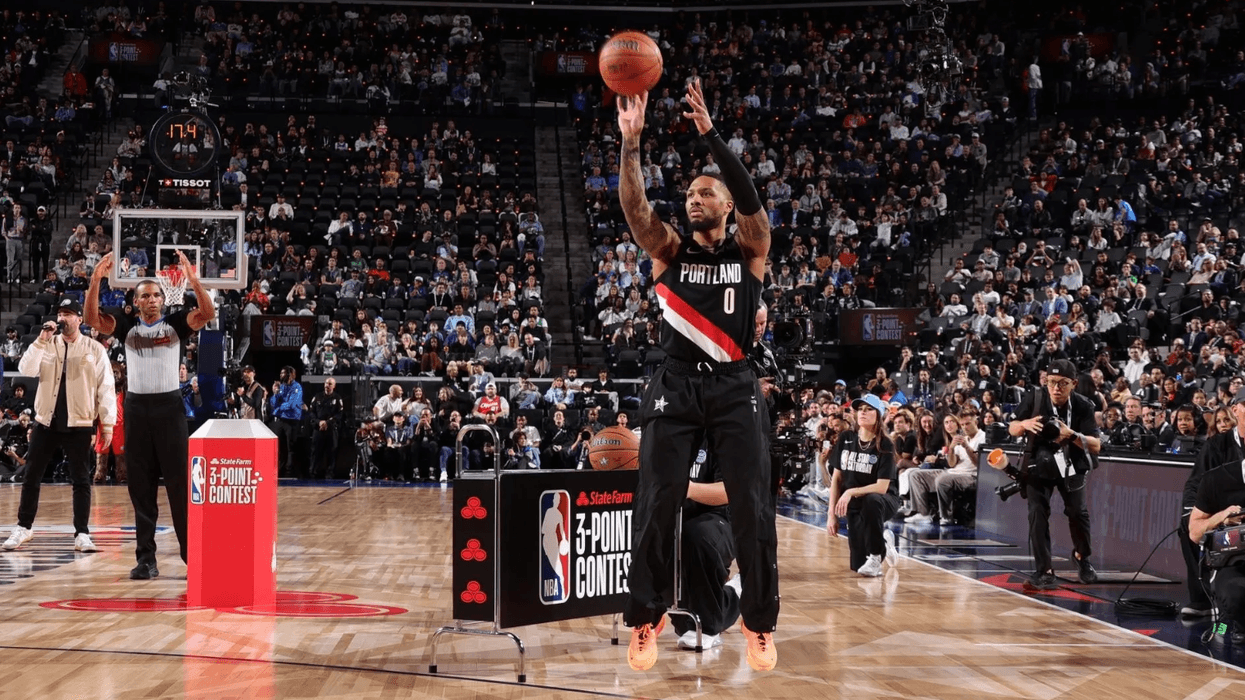 Lillard shkruan historinë: Nuk ka luajtur asnjë minutë në NBA këtë sezon, por fitoi garën për tre pikë në All-Stars