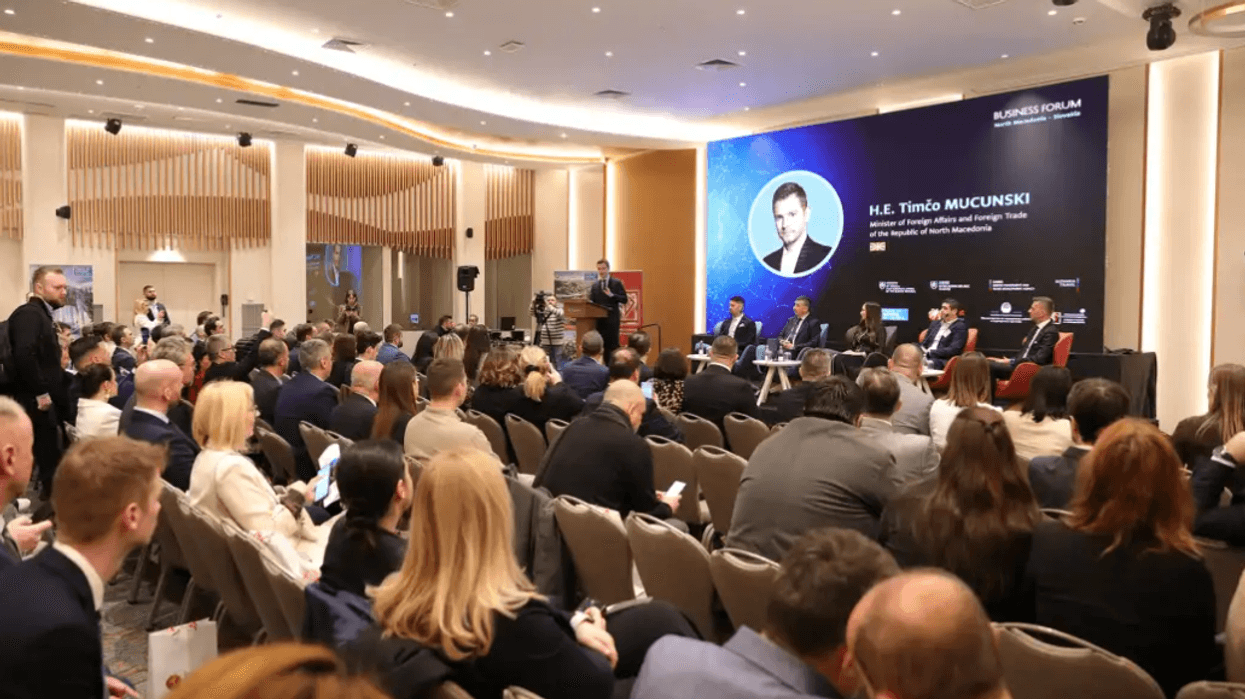 Maqedonia dhe Sllovakia nënshkruajnë disa marrëveshje bashkëpunimi ekonomik