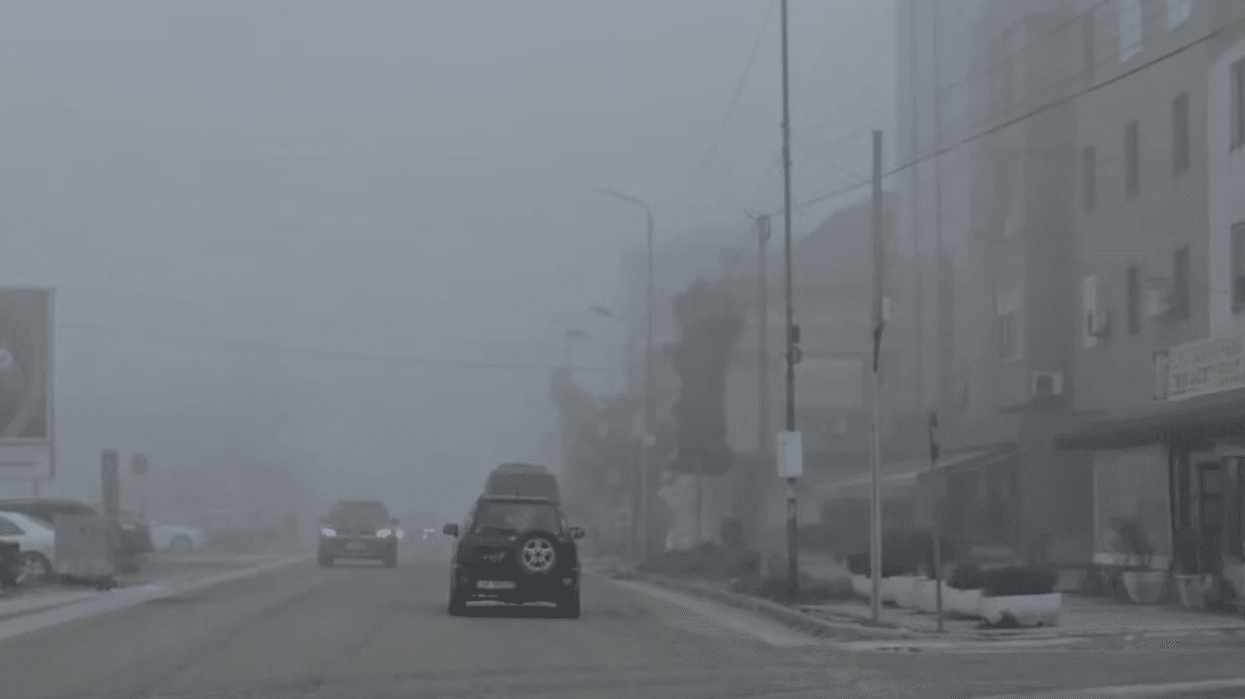 Shqipëria zgjohet nën pushtetin e mjegullës, vështirësi në qarkullimin e mjeteve Shqipëria zgjohet nën pushtetin e mjegullës, vështirësi në qarkullimin e mjeteve