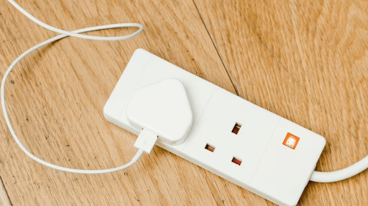 Mos i lidhni kurrë këto pajisje të përditshme në zgjatues elektrikë, për të shmangur rrezikun e zjarrit Mos i lidhni kurrë këto pajisje të përditshme në zgjatues elektrikë, për të shmangur rrezikun e zjarrit