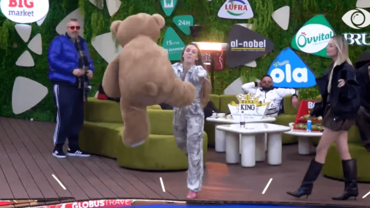 Juela hedh arushin e Brikenës në pishinë, Selin ‘shpërthen’: Xheloze për dashurinë