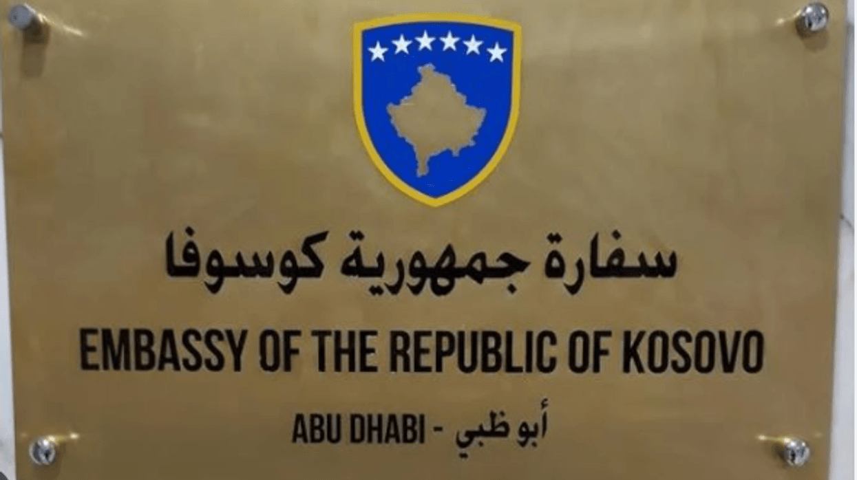 Ambasada e Kosovës në Abu Dhabi me njoftim për shtetasit: Shmangi zonat pranë objekteve të sigurisë dhe atyre ushtarake