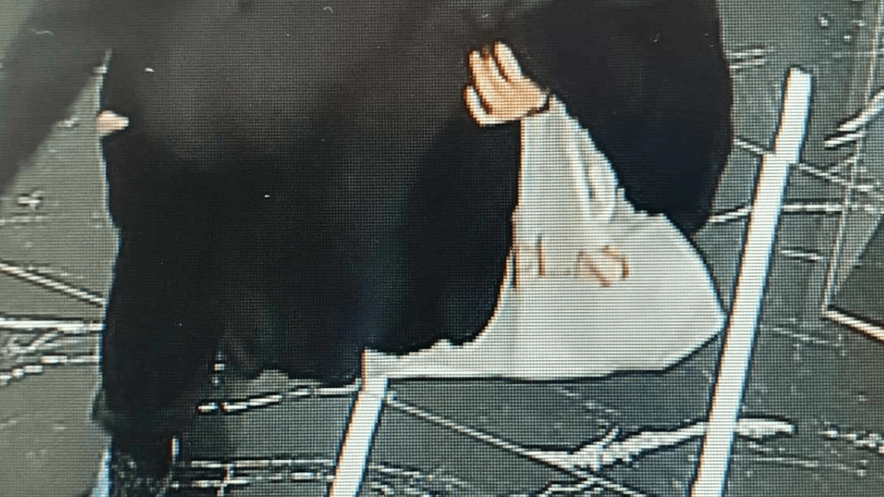 Vodhi një shumë të parave nga arka e një lokali në Shkabaj, i dyshuari dërgohet në mbajtje Vodhi një shumë të parave nga arka e një lokali në Shkabaj, i dyshuari dërgohet në mbajtje