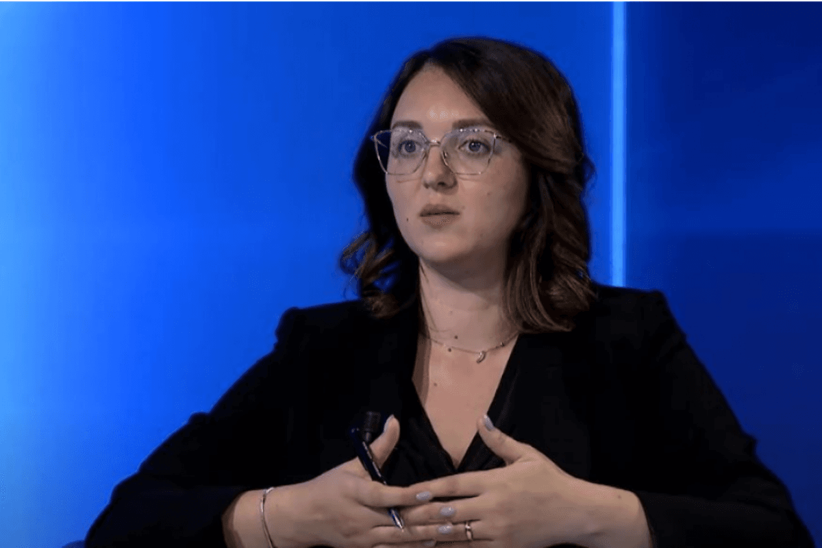 Deputetja e LVV-së: Osmani të shkojë në Kuvend të matet me Konjufcën Deputetja e LVV-së: Osmani të shkojë në Kuvend të matet me Konjufcën