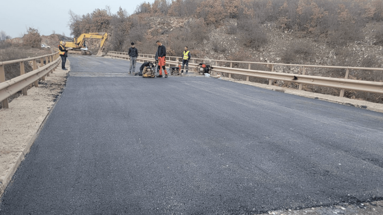 Sanohen dëmtimet në Urën e Dollcit, Basha: Trafiku në aksin Prishtinë–Pejë zhvillohet normalisht Sanohen dëmtimet në Urën e Dollcit, Basha: Trafiku në aksin Prishtinë–Pejë zhvillohet normalisht